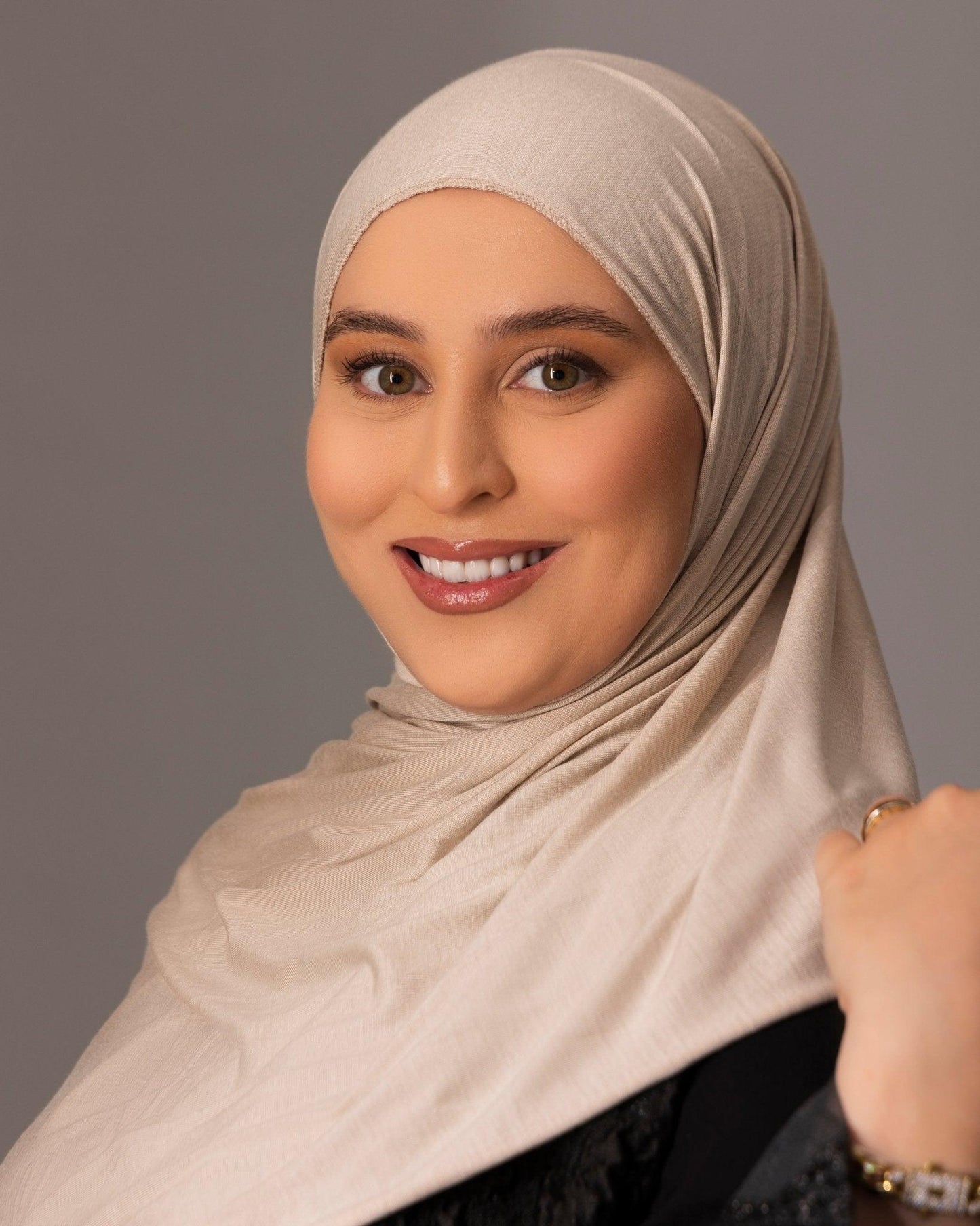 Premium Jersey Hijab – Sandstone - Hals and Sals