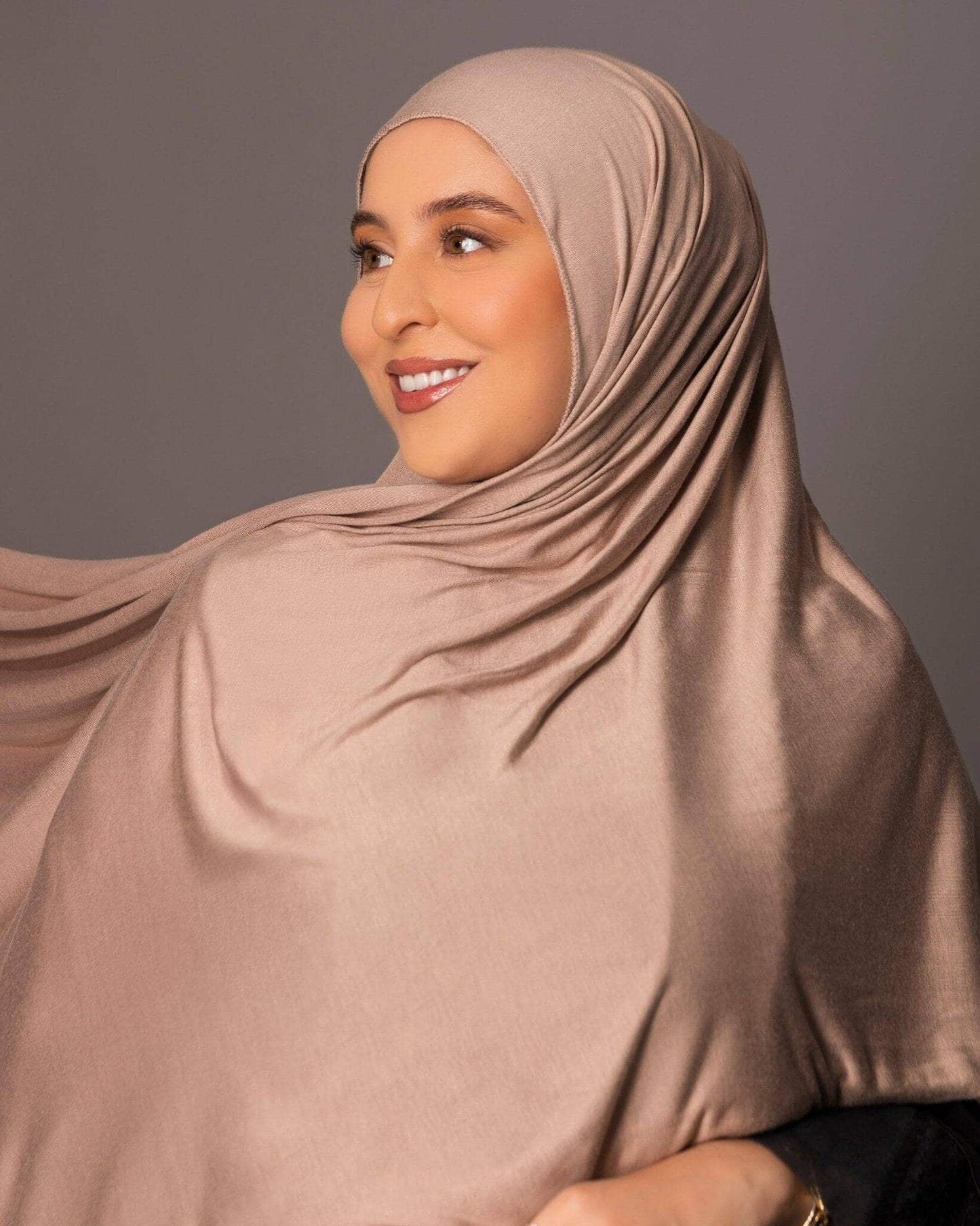 Premium Large Jersey Hijab – Desert sand - Hals and Sals