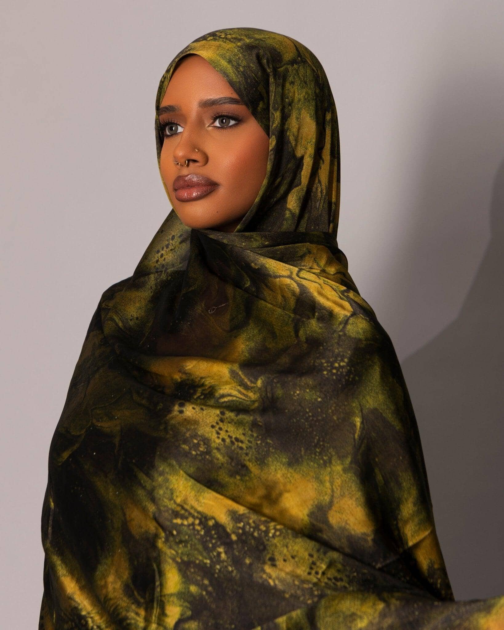 Printed Chiffon Hijab – Marble olive - Hals and Sals