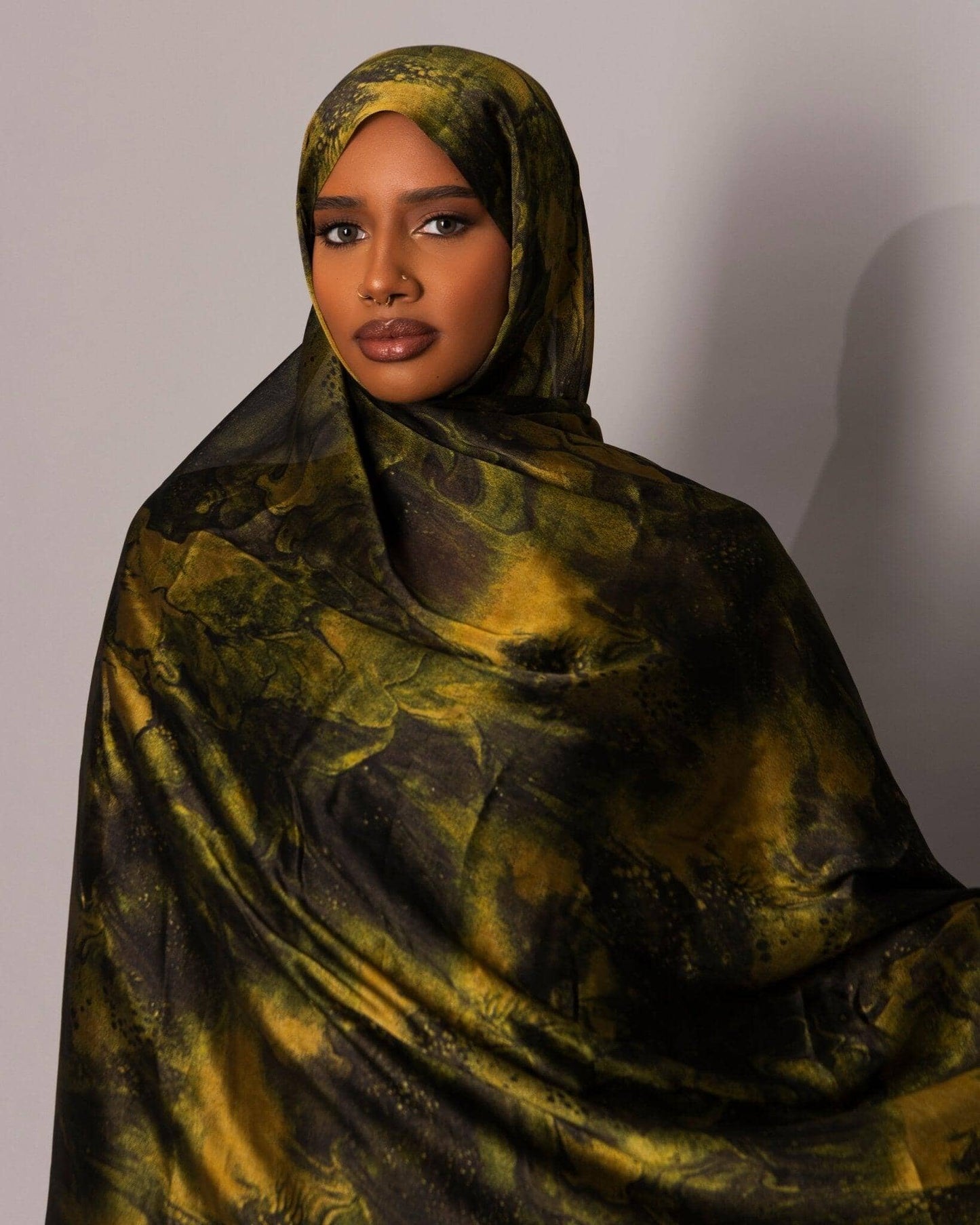 Printed Chiffon Hijab – Marble olive - Hals and Sals