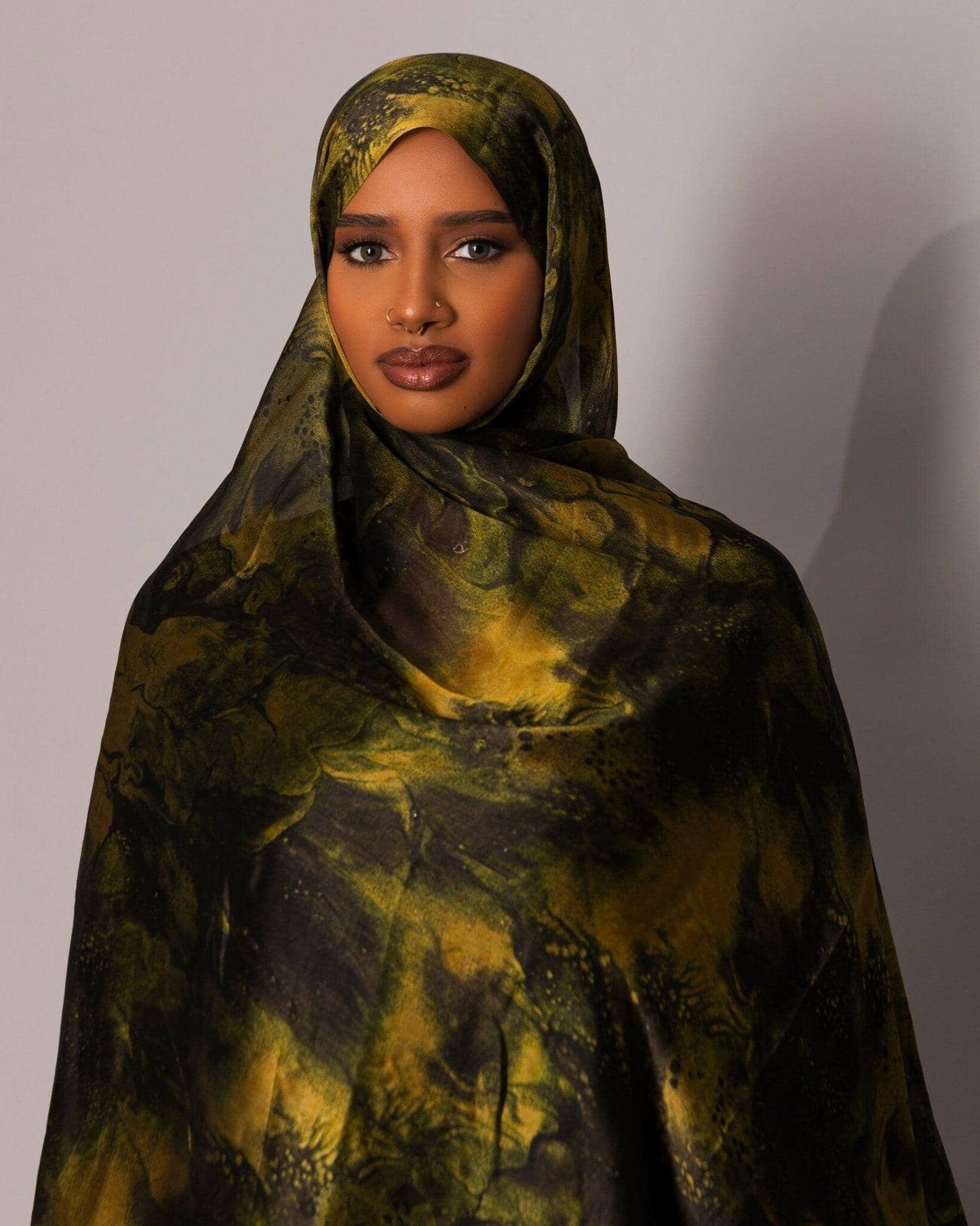 Printed Chiffon Hijab – Marble olive - Hals and Sals