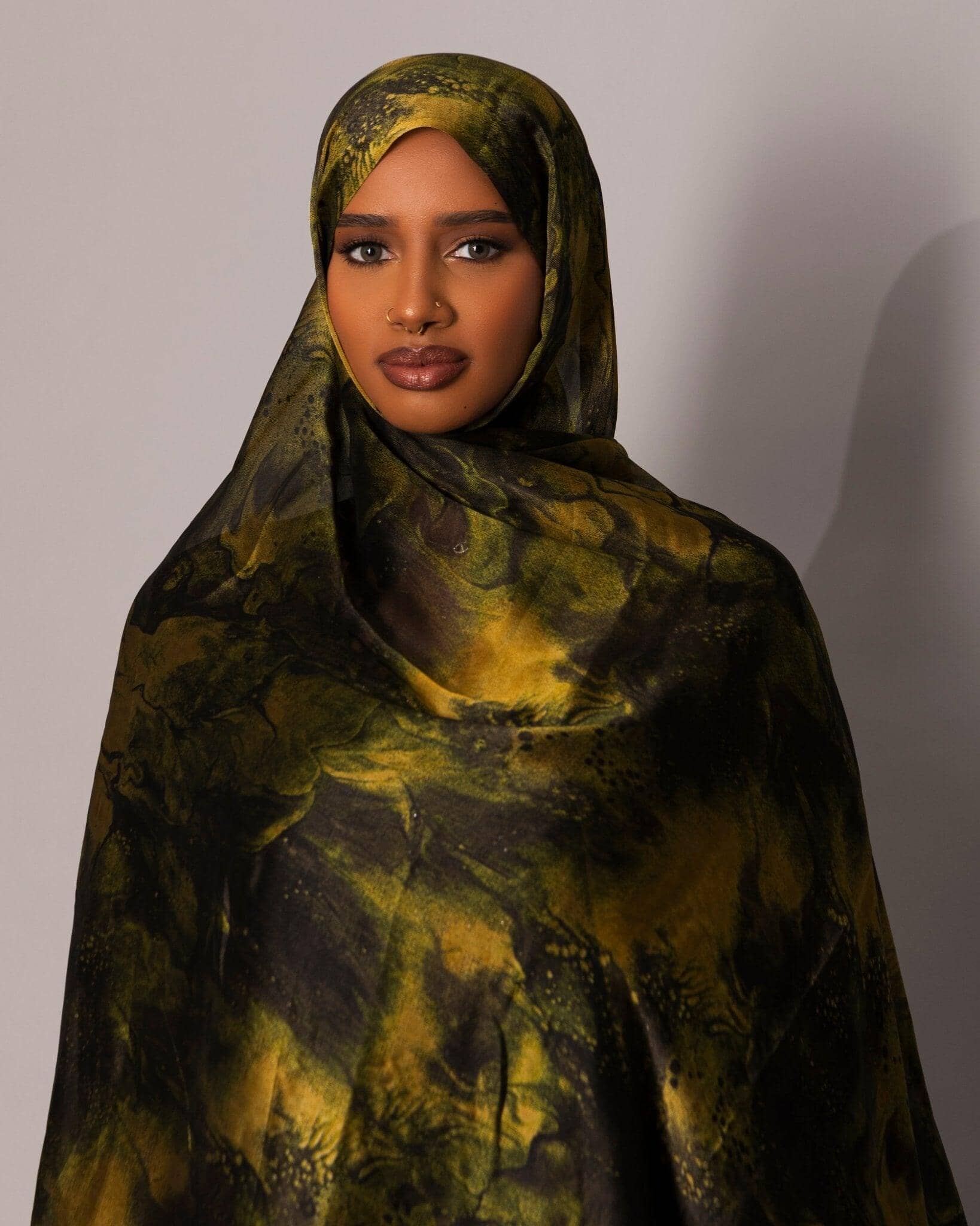 Printed Chiffon Hijab – Marble olive - Hals and Sals