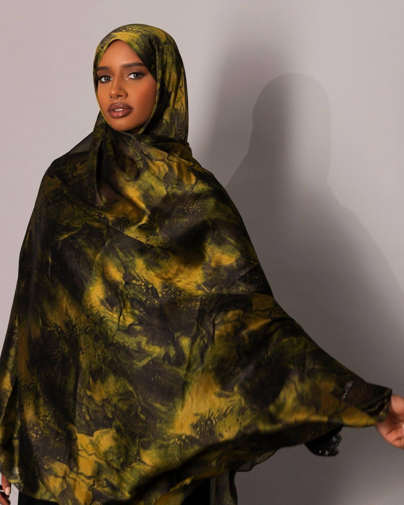 Printed Chiffon Hijab – Marble olive - Hals and Sals