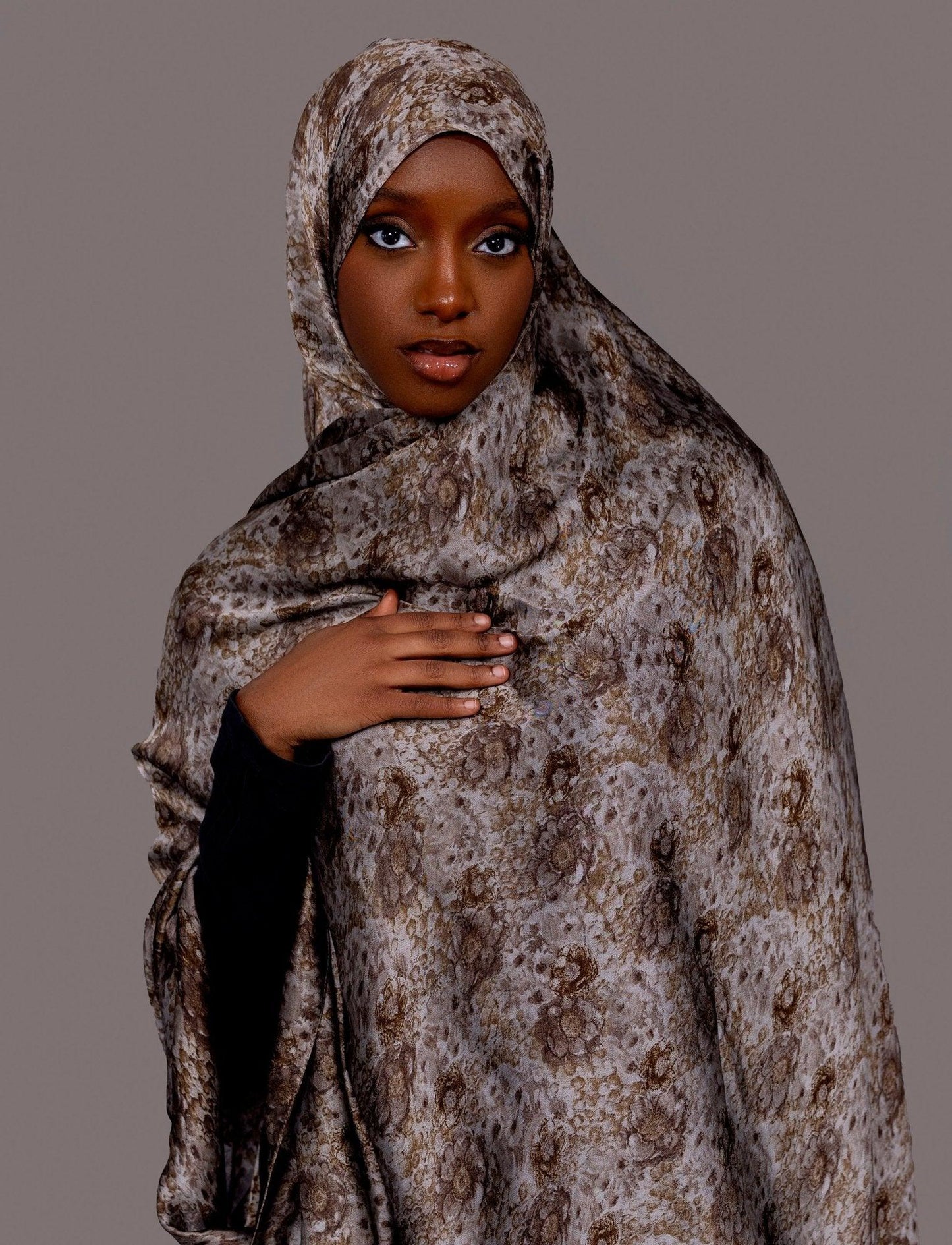 Printed Chiffon Hijab – Pearl Taupe - Hals and Sals