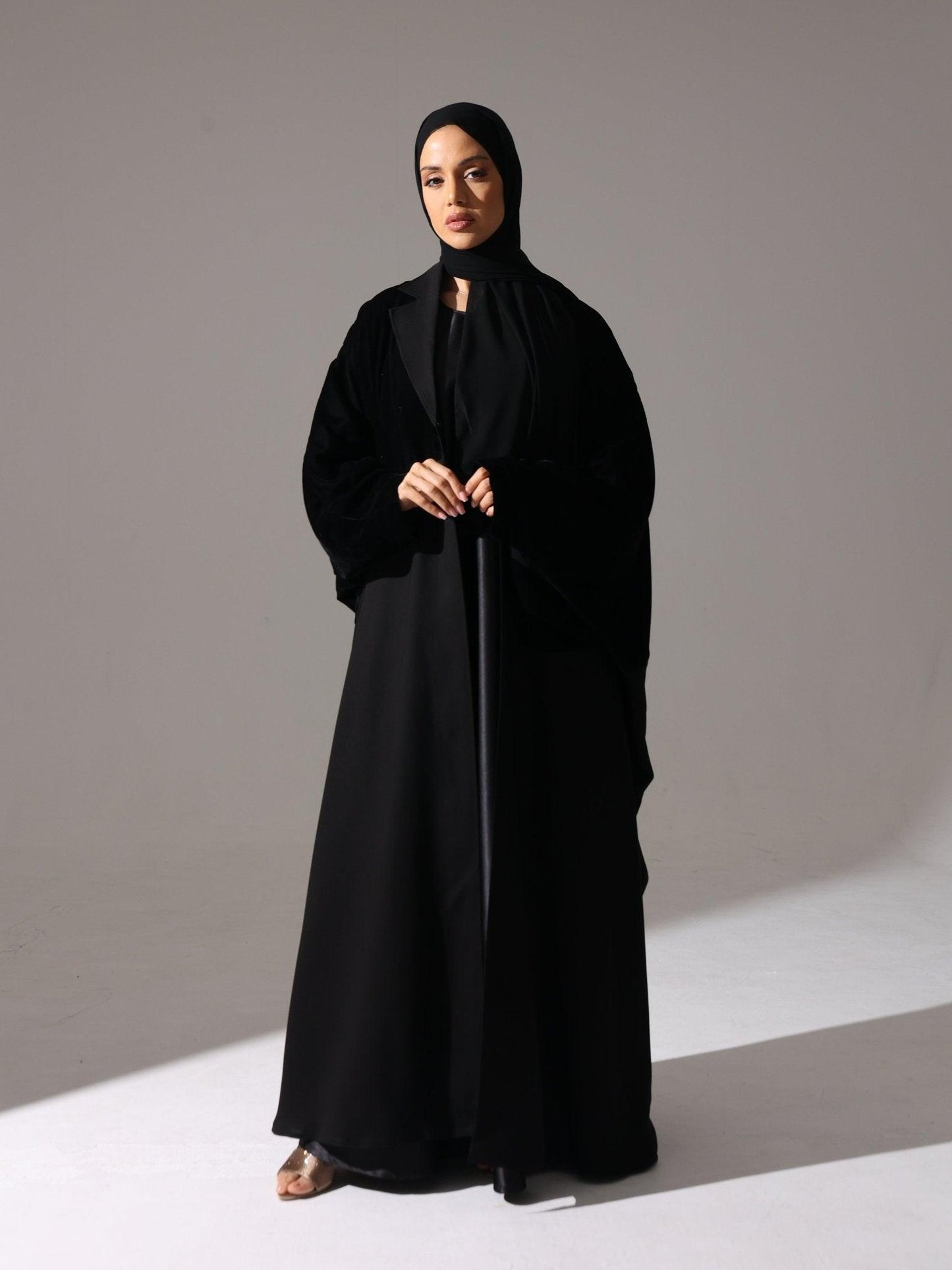 Eternal Onyx Black Abaya - Hals and Sals