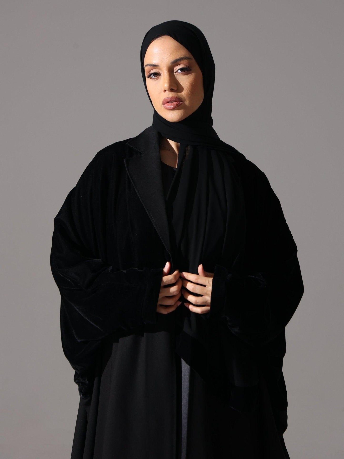 Eternal Onyx Black Abaya - Hals and Sals