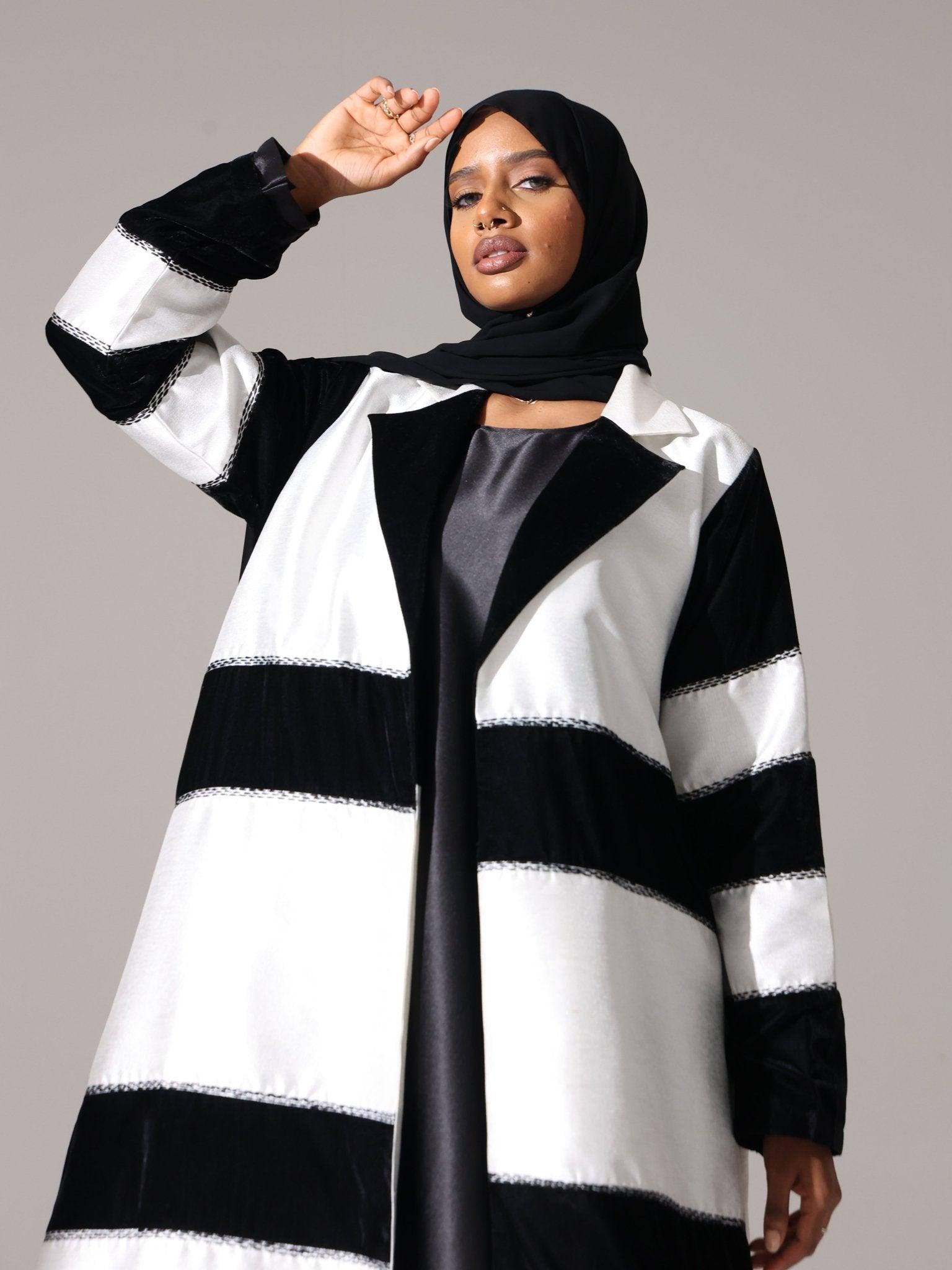 Monochrome Luxe Abaya - Hals and Sals