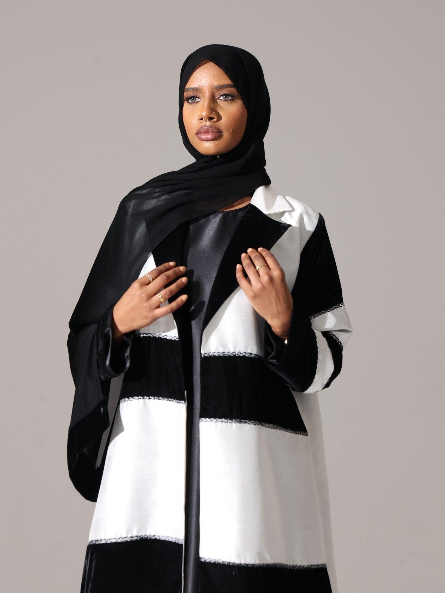 Monochrome Luxe Abaya - Hals and Sals