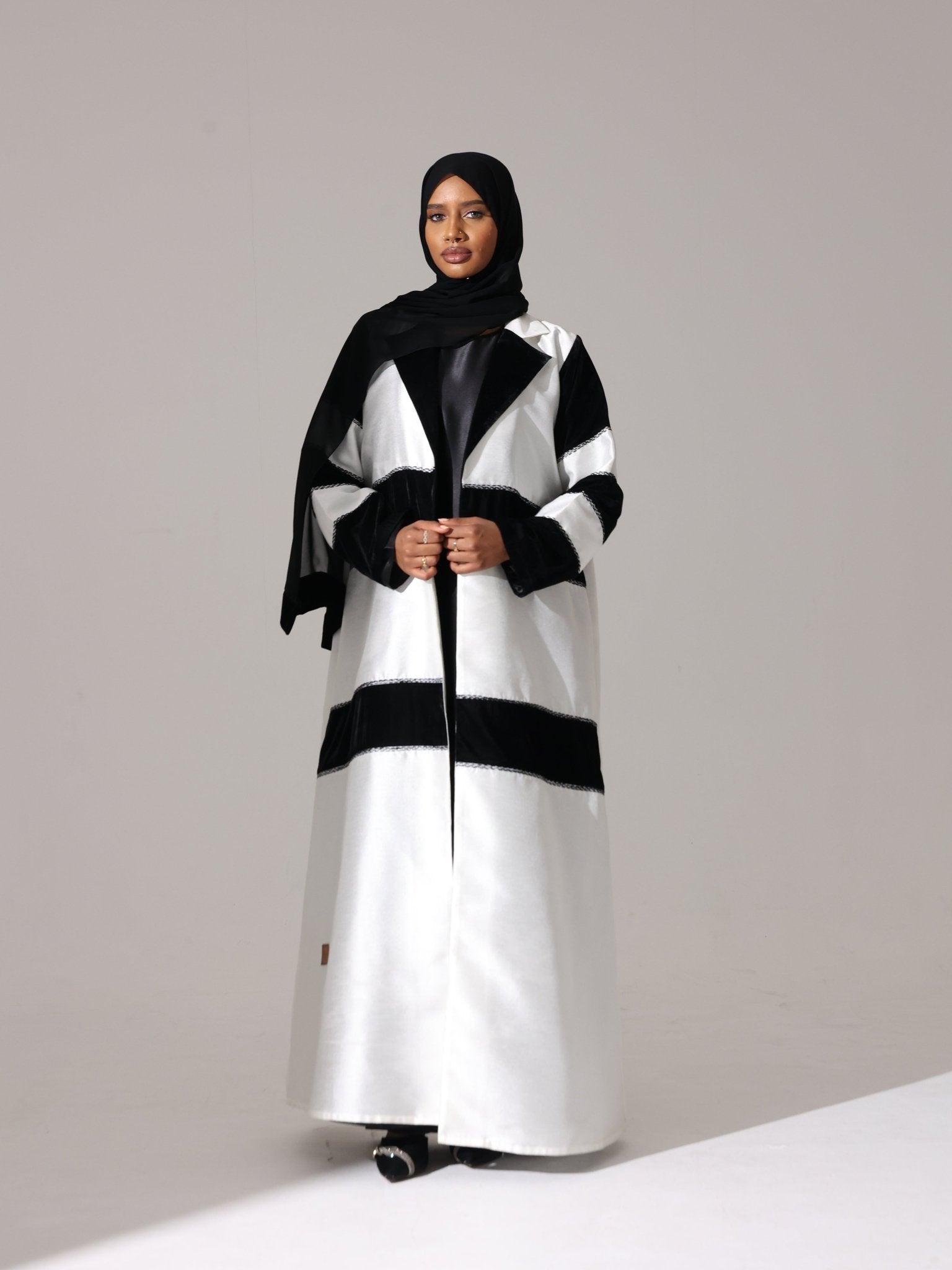 Monochrome Luxe Abaya - Hals and Sals
