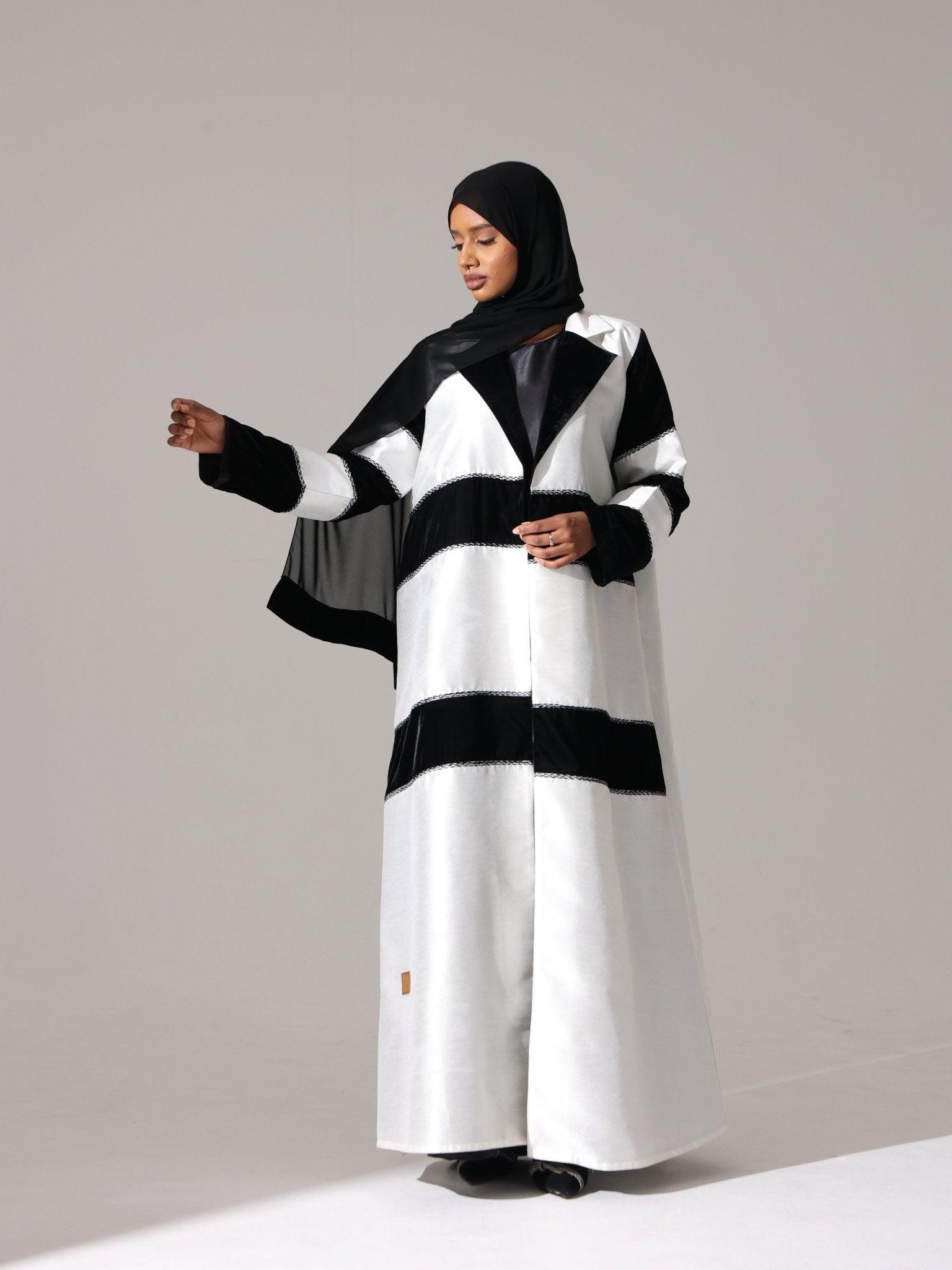 Monochrome Luxe Abaya - Hals and Sals