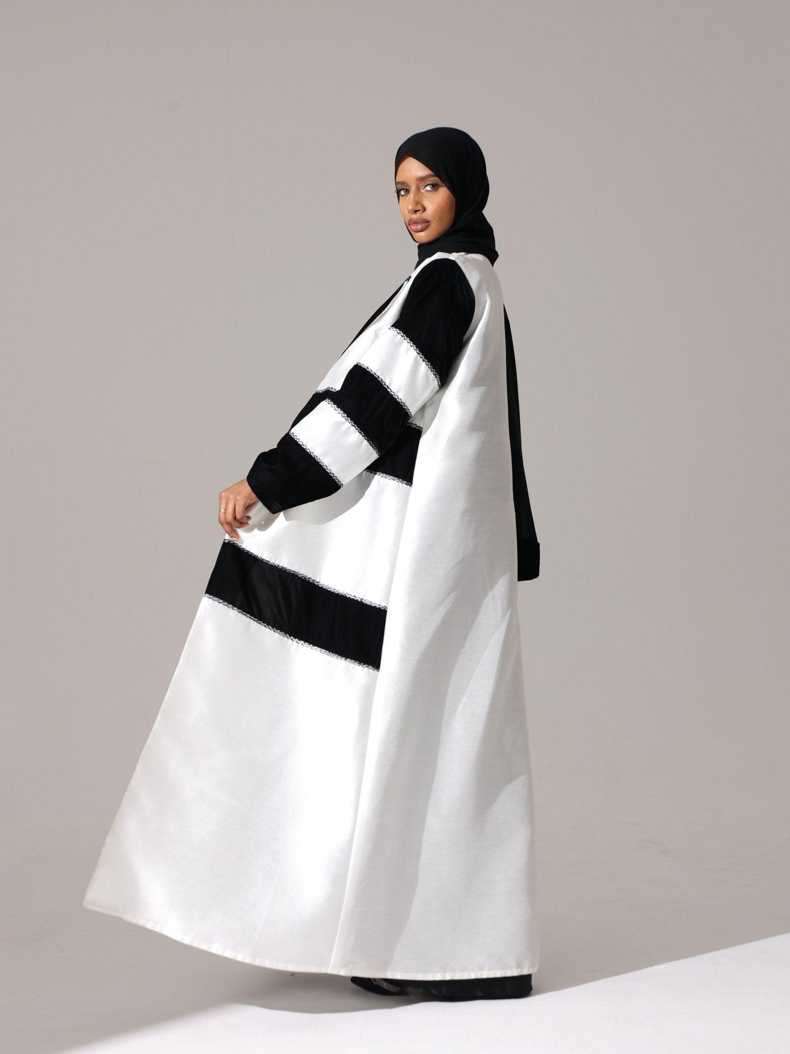 Monochrome Luxe Abaya - Hals and Sals