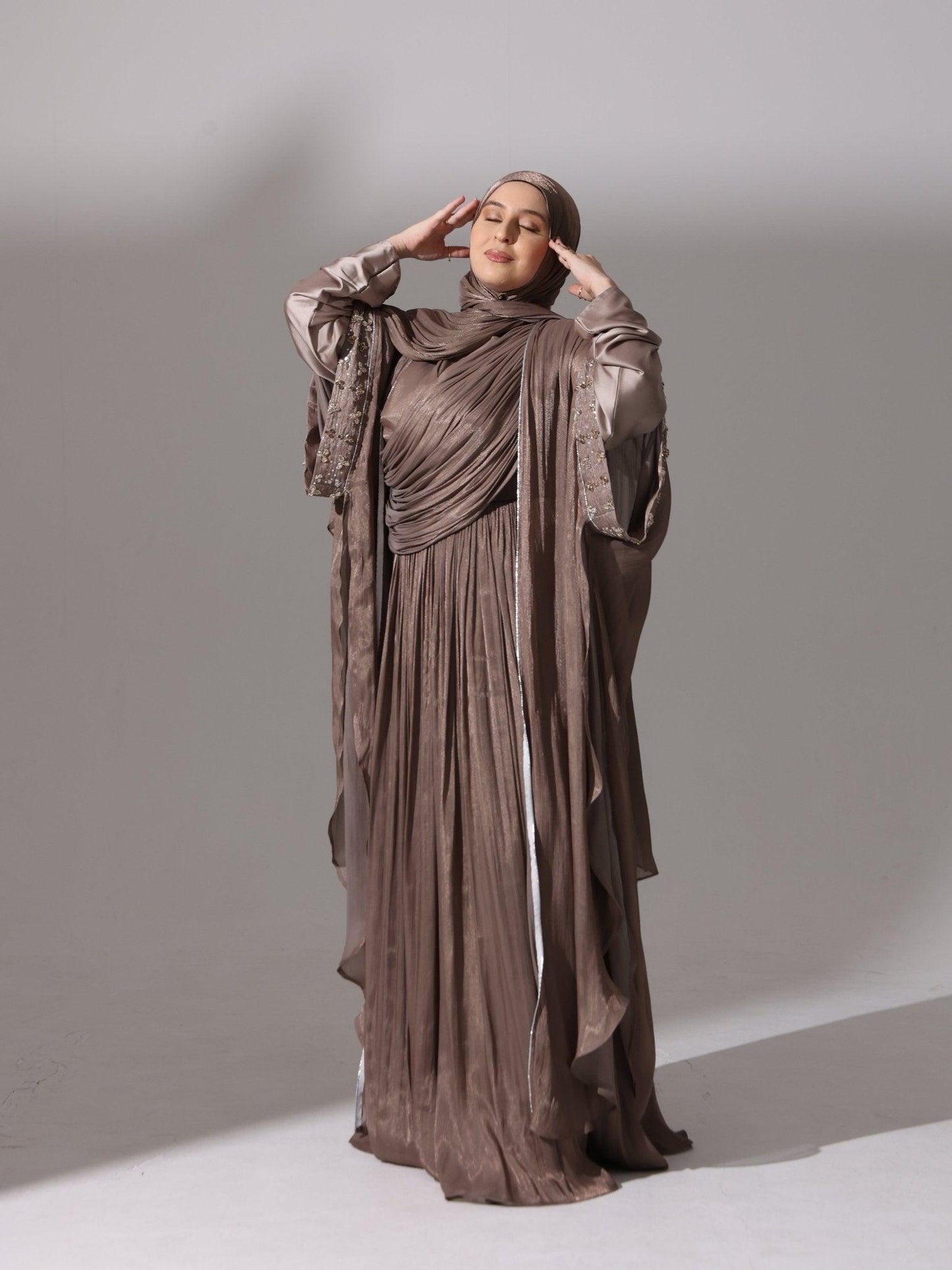 Taupe Elegance - Hals and Sals