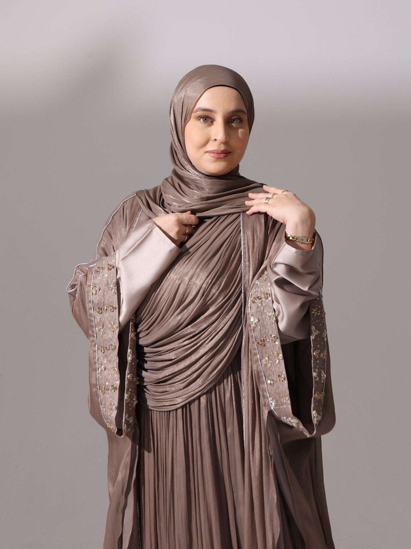 Taupe Elegance - Hals and Sals